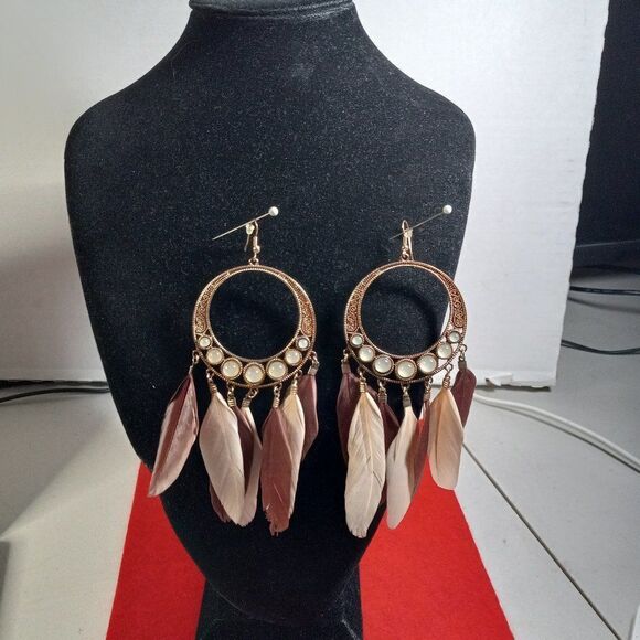 Feather Hoop Gold tone metal Earrings - Picture 5 of 6